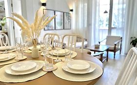 3 Bedroom Beachside Apartment - 30 Secs From Beach