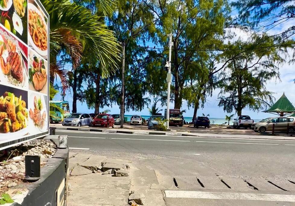 3 Bedroom Beachside Apartment - 30 Secs From Beach Flic-en-Flacq Extérieur photo