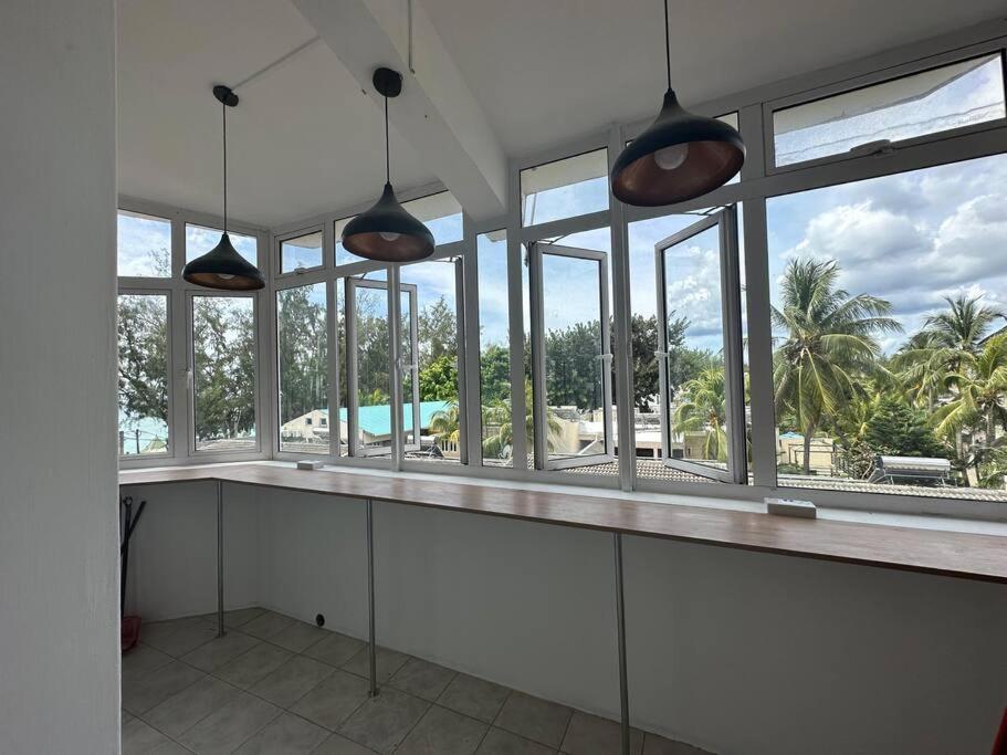 3 Bedroom Beachside Apartment - 30 Secs From Beach Flic-en-Flacq Extérieur photo