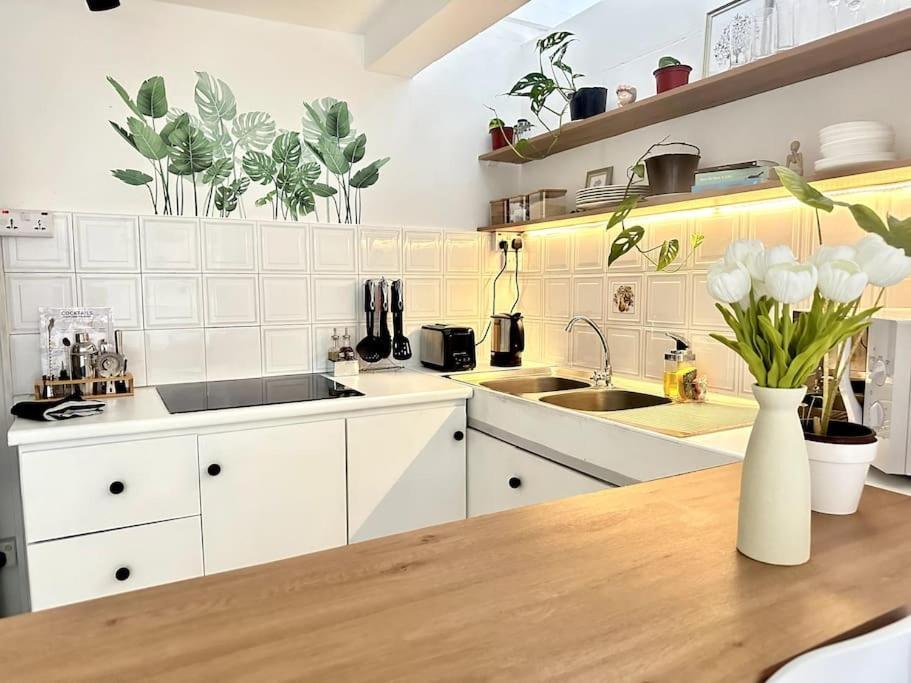 3 Bedroom Beachside Apartment - 30 Secs From Beach Flic-en-Flacq Extérieur photo